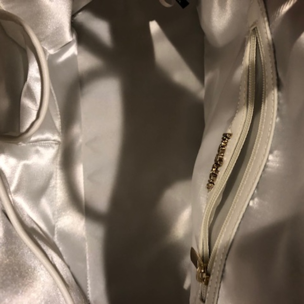 Handbag - Picture 2 of 3